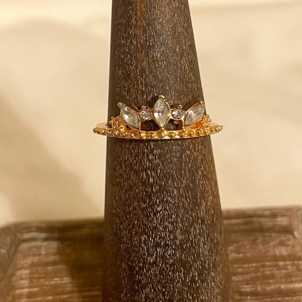 Sparkling Crown Ring Size 6